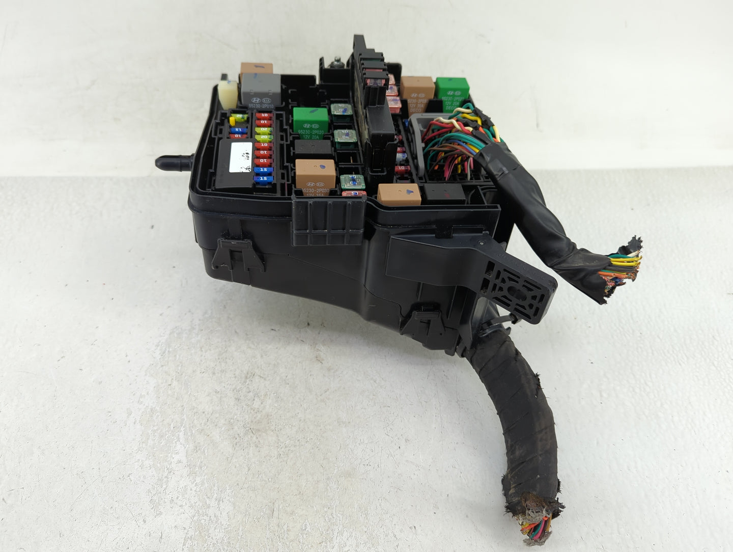 2014-2015 Kia Sorento Fusebox Fuse Box Panel Relay Module P/N:612585 Fits Fits 2014 2015 OEM Used Auto Parts - Oemusedautopa