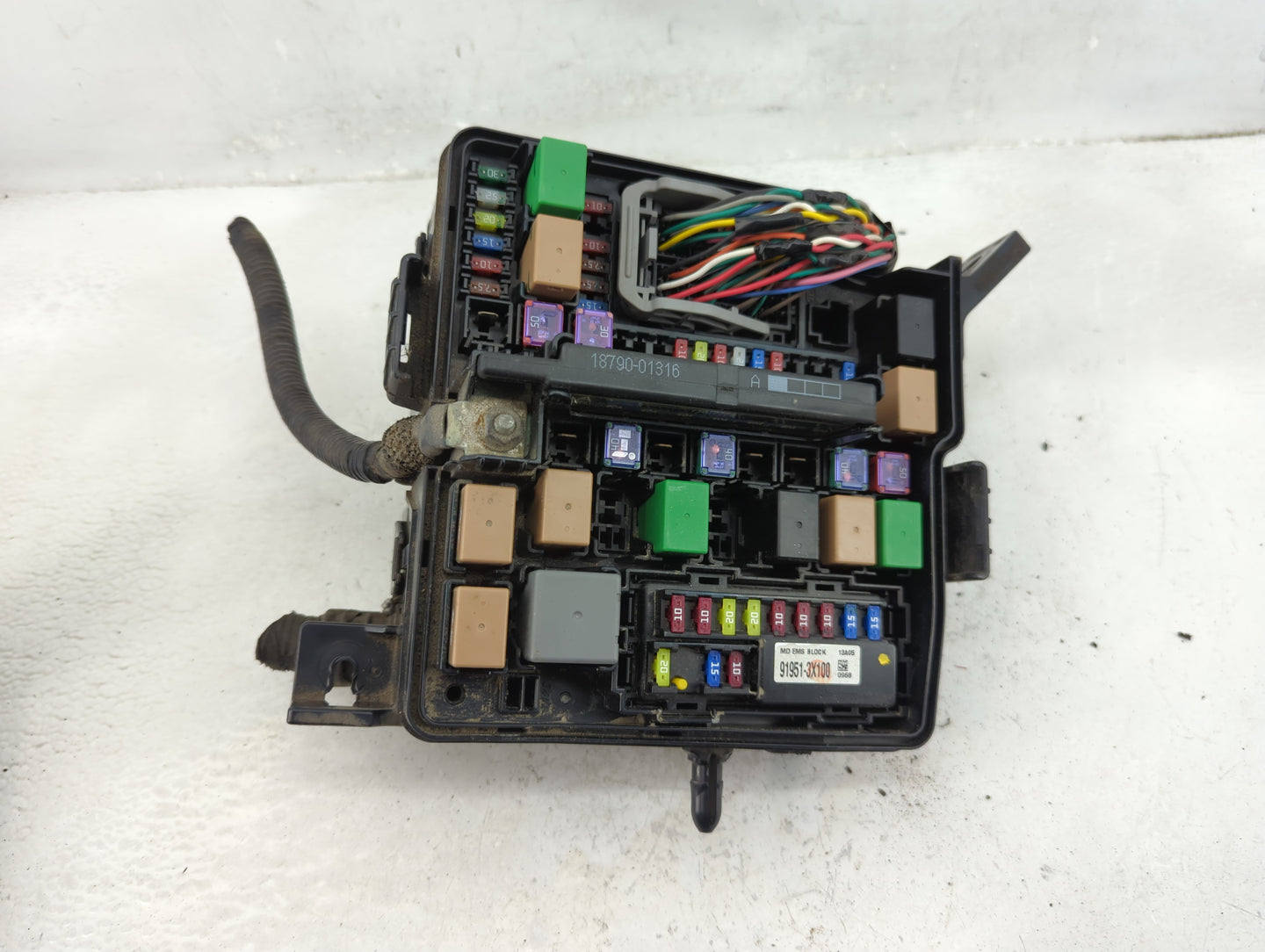 2014-2015 Kia Sorento Fusebox Fuse Box Panel Relay Module P/N:91951-3X100 Fits Fits 2014 2015 OEM Used Auto Parts - Oemuseda
