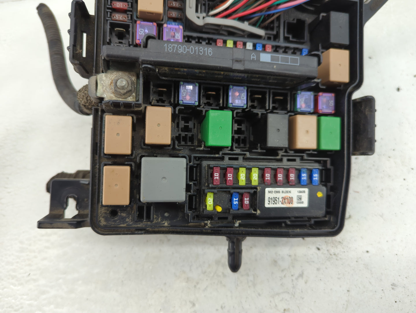 2014-2015 Kia Sorento Fusebox Fuse Box Panel Relay Module P/N:91951-3X100 Fits Fits 2014 2015 OEM Used Auto Parts - Oemuseda