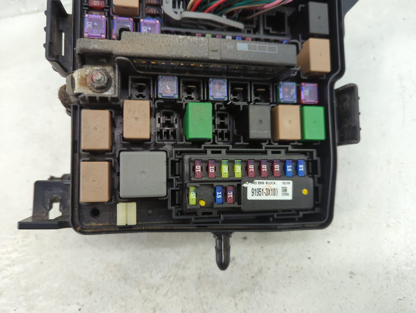 2014-2015 Kia Sorento Fusebox Fuse Box Panel Relay Module P/N:91951-3X100 Fits Fits 2014 2015 OEM Used Auto Parts - Oemuseda