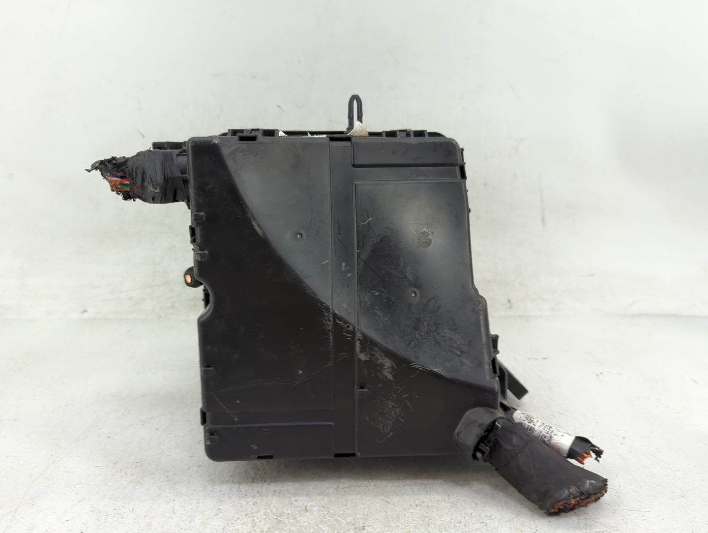 2014-2015 Kia Sorento Fusebox Fuse Box Panel Relay Module P/N:612585 Fits Fits 2014 2015 OEM Used Auto Parts - Oemusedautopa