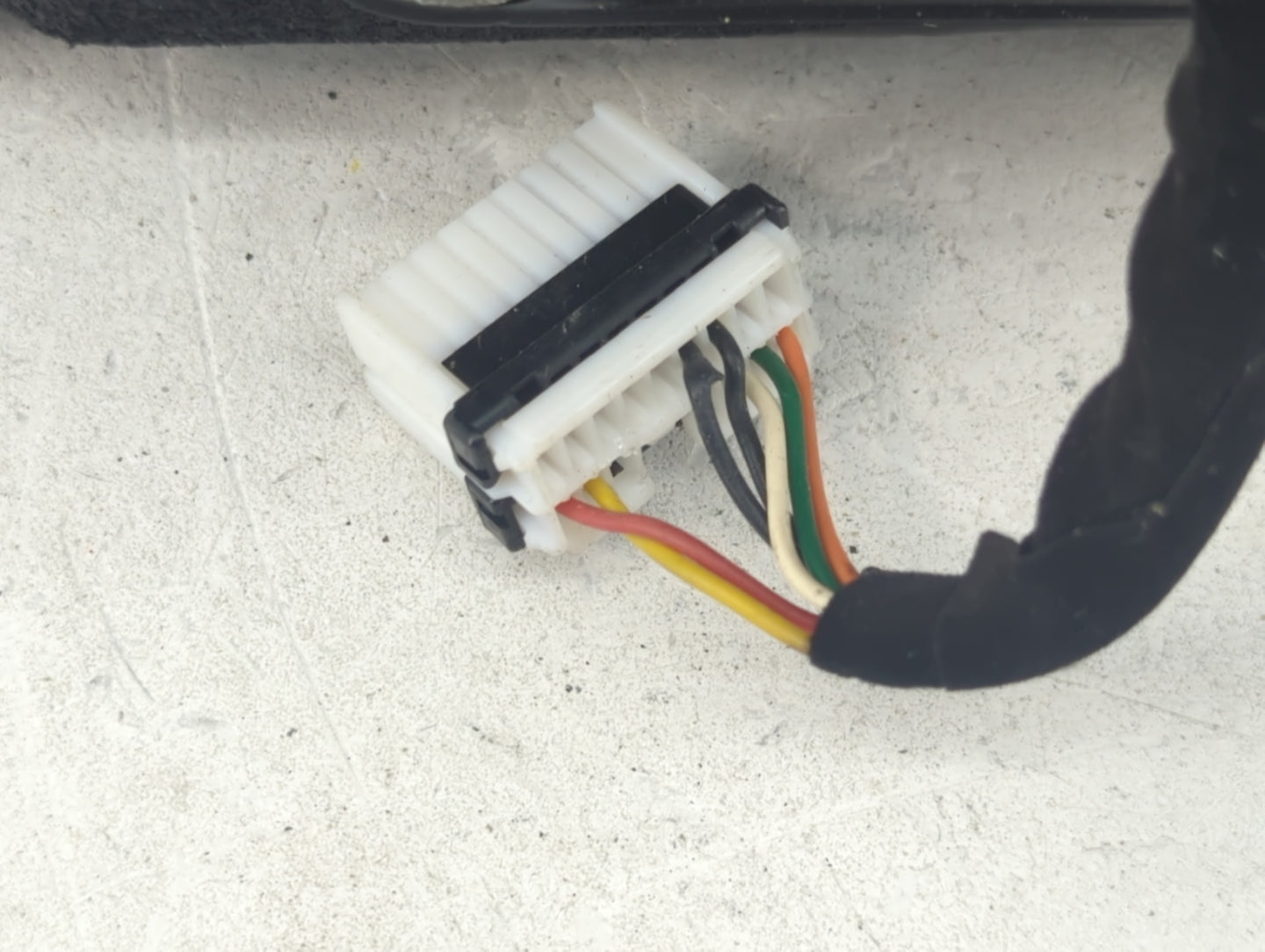 2011-2015 Kia Sorento Passenger Side View Mirror - Right Door Mirror OEM Used - Oemusedautoparts1.com