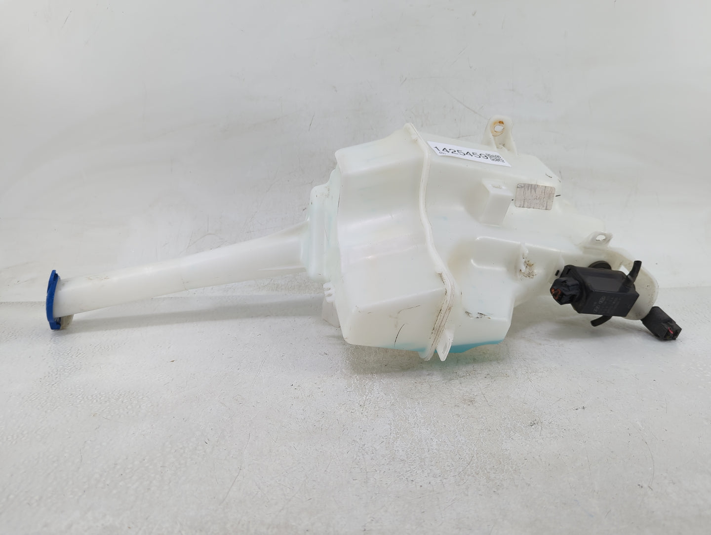 2014-2015 Kia Sorento Windshield Washer Fluid Reservoir Bottle Oem - Oemusedautoparts1.com
