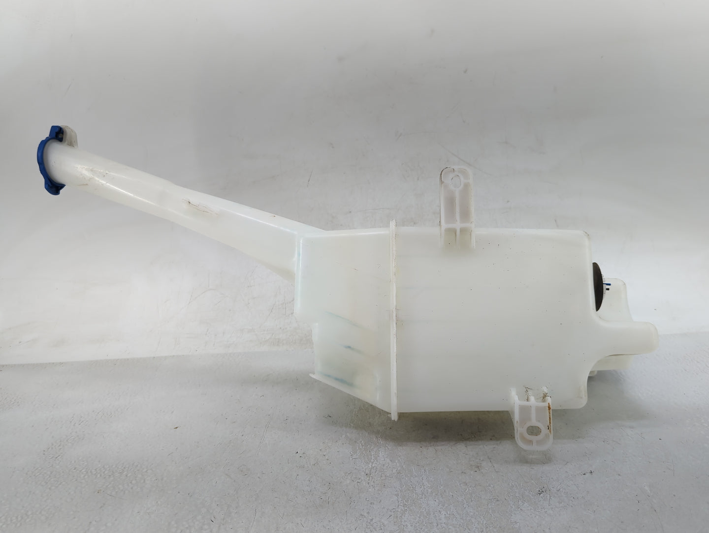 2014-2015 Kia Sorento Windshield Washer Fluid Reservoir Bottle Oem - Oemusedautoparts1.com
