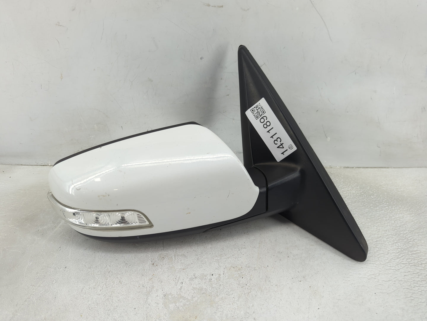 2011-2015 Kia Sorento Passenger Side View Mirror - Right Door Mirror OEM Used - Oemusedautoparts1.com