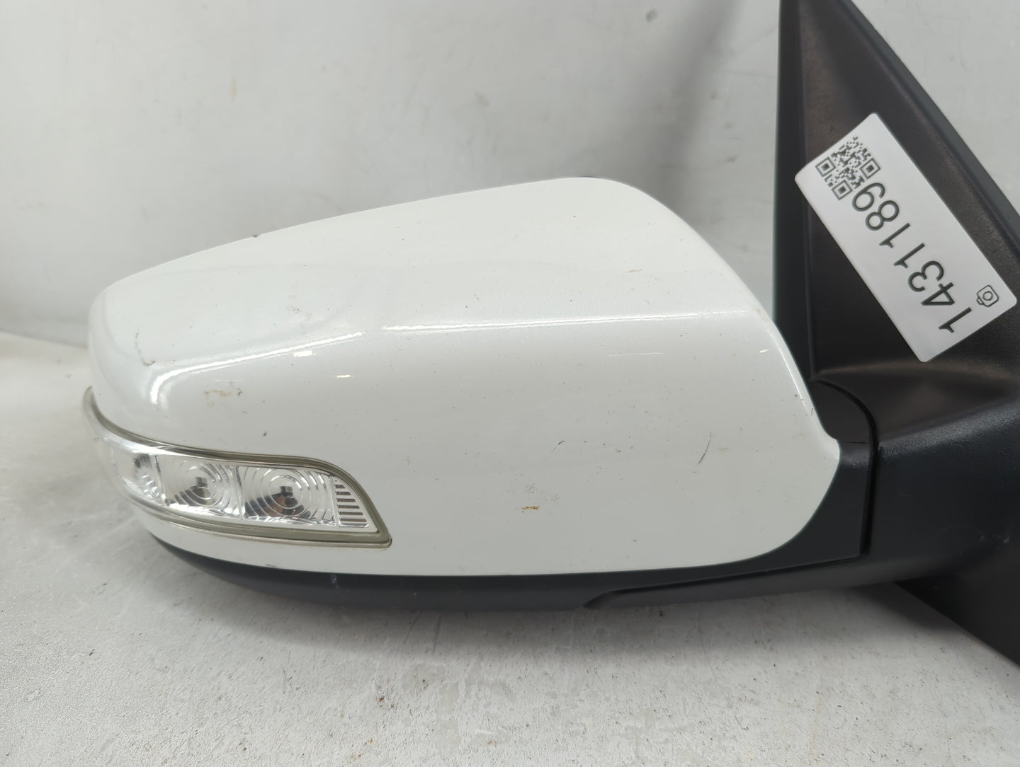 2011-2015 Kia Sorento Passenger Side View Mirror - Right Door Mirror OEM Used - Oemusedautoparts1.com