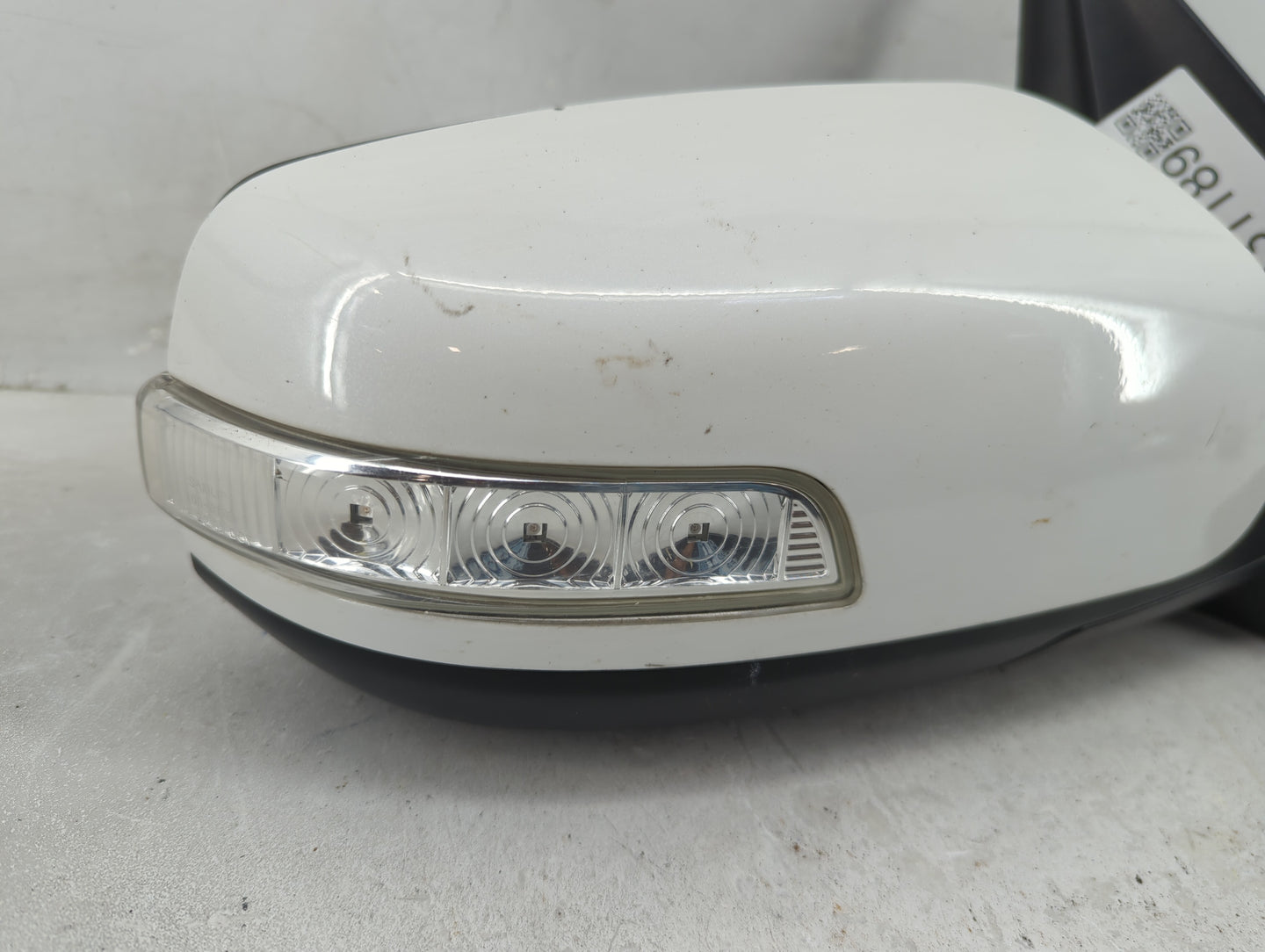 2011-2015 Kia Sorento Passenger Side View Mirror - Right Door Mirror OEM Used - Oemusedautoparts1.com