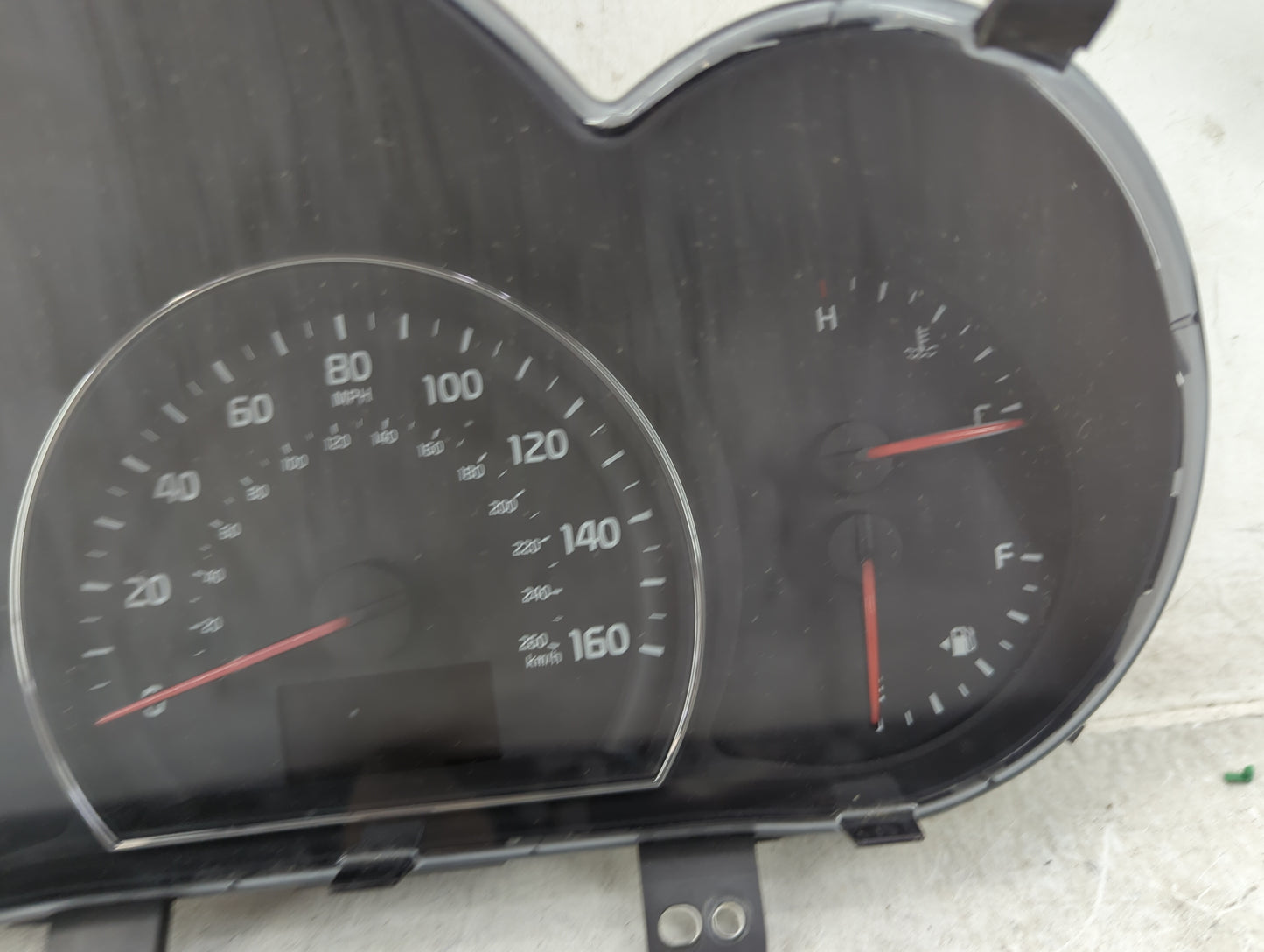 2014-2015 Kia Sorento Instrument Cluster Speedometer Gauges P/N:94004-1U010 Fits Fits 2014 2015 OEM Used Auto Parts - Oemuse