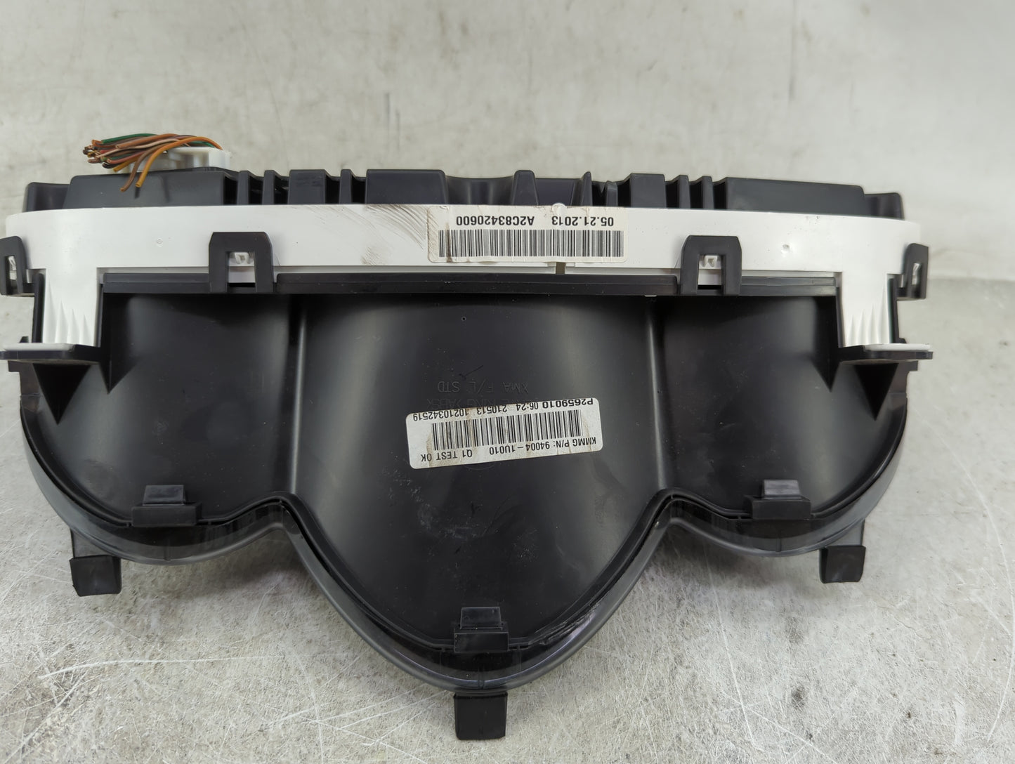 2014-2015 Kia Sorento Instrument Cluster Speedometer Gauges P/N:94004-1U010 Fits Fits 2014 2015 OEM Used Auto Parts - Oemuse