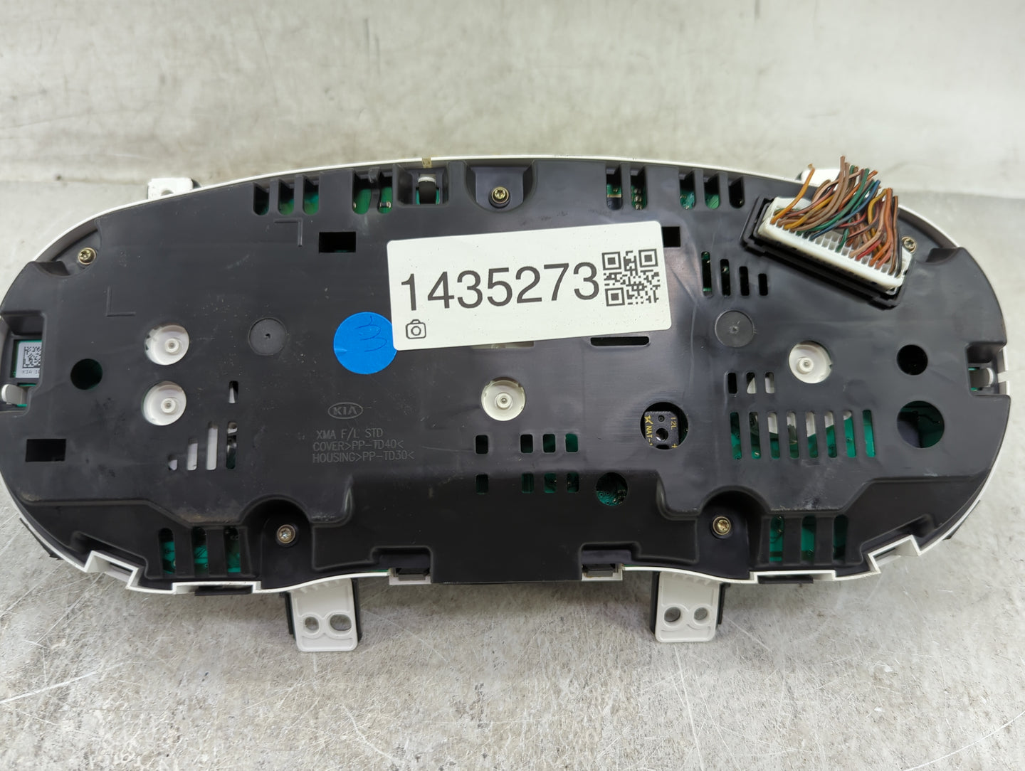 2014-2015 Kia Sorento Instrument Cluster Speedometer Gauges P/N:94004-1U010 Fits Fits 2014 2015 OEM Used Auto Parts - Oemuse