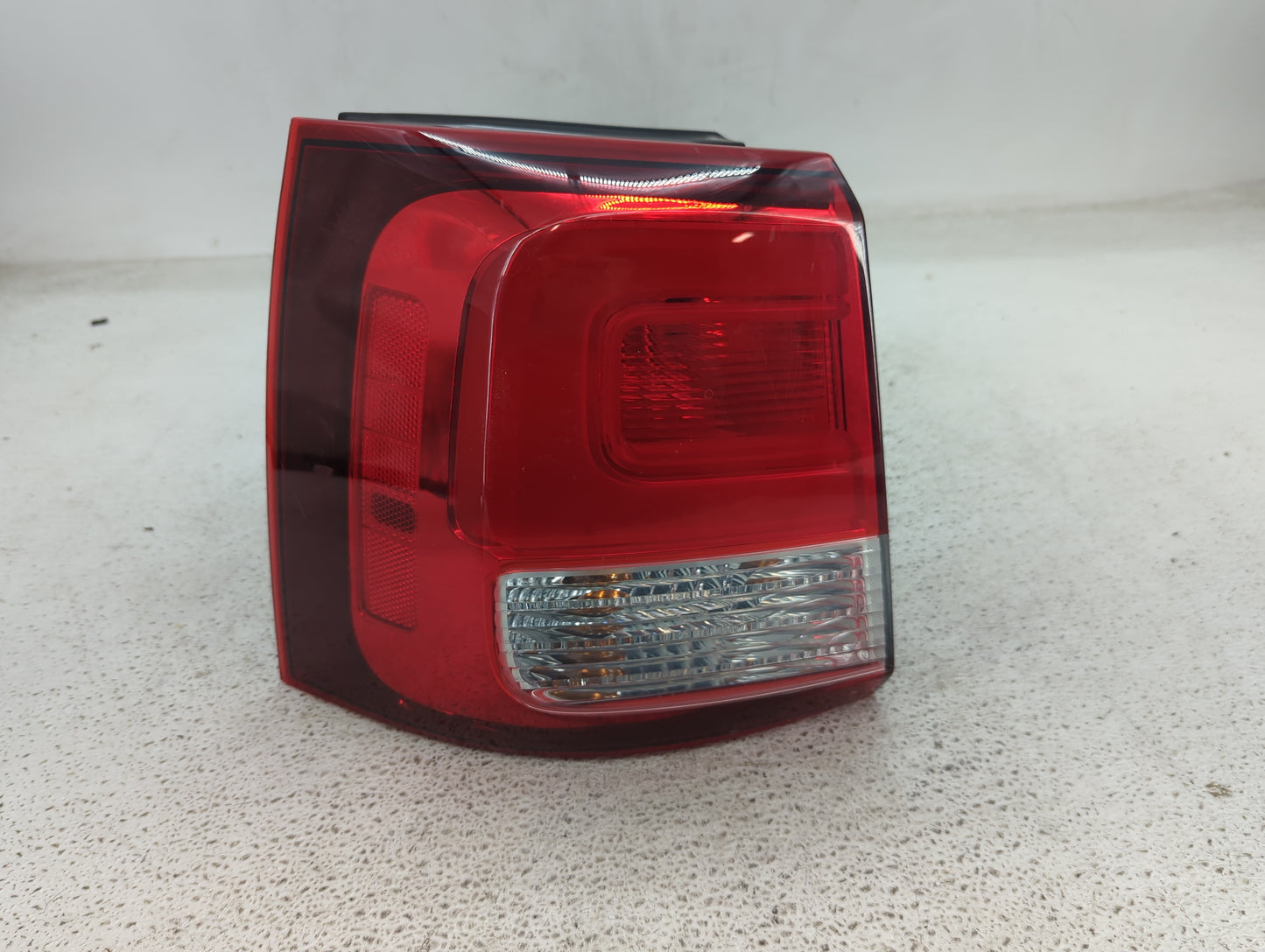 2014-2015 Kia Sorento Tail Light Assembly Driver Left OEM P/N:92401 1U500 Fits Fits 2014 2015 OEM Used Auto Parts - Oemuseda