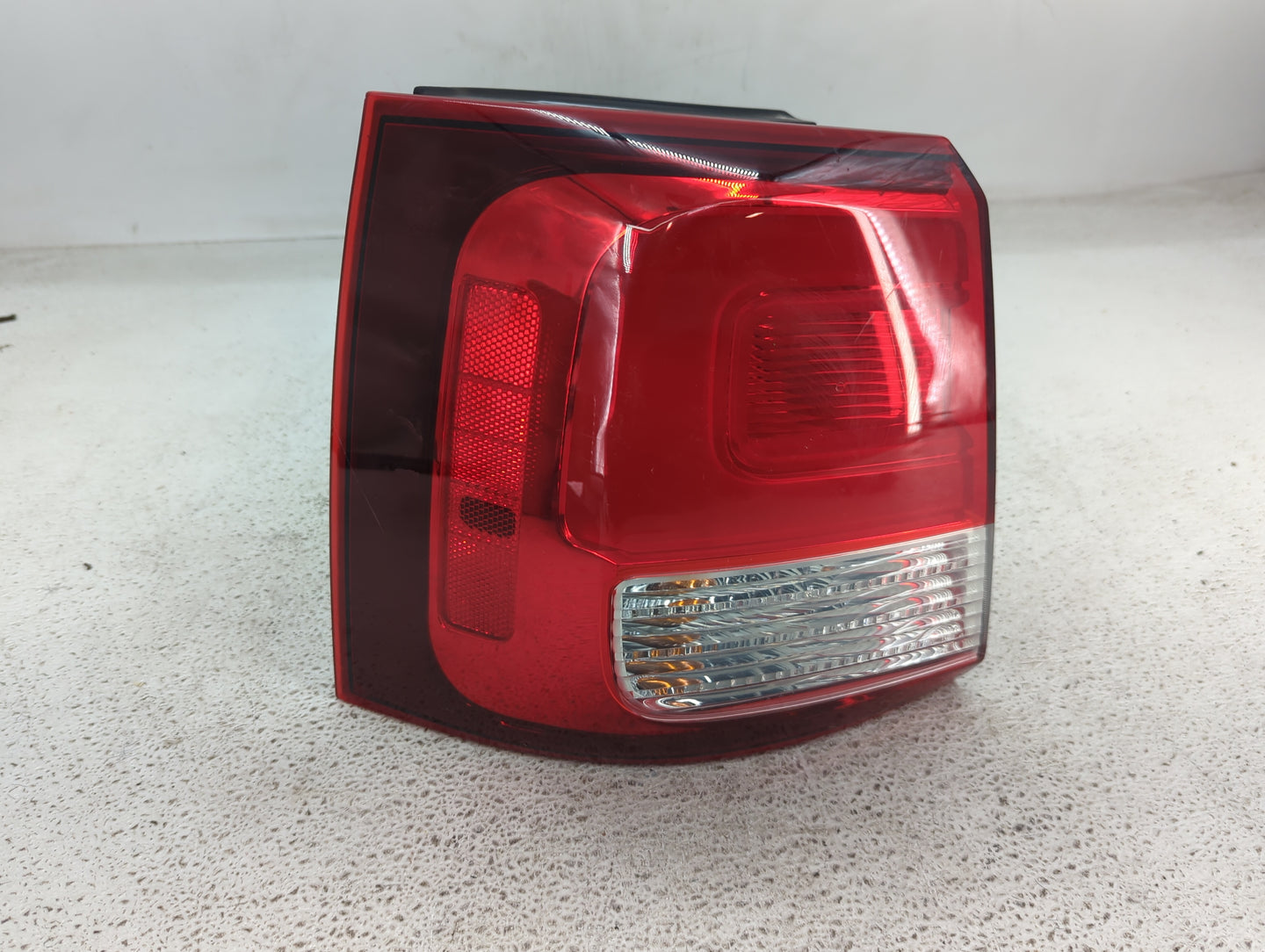 2014-2015 Kia Sorento Tail Light Assembly Driver Left OEM P/N:92401 1U500 Fits Fits 2014 2015 OEM Used Auto Parts - Oemuseda