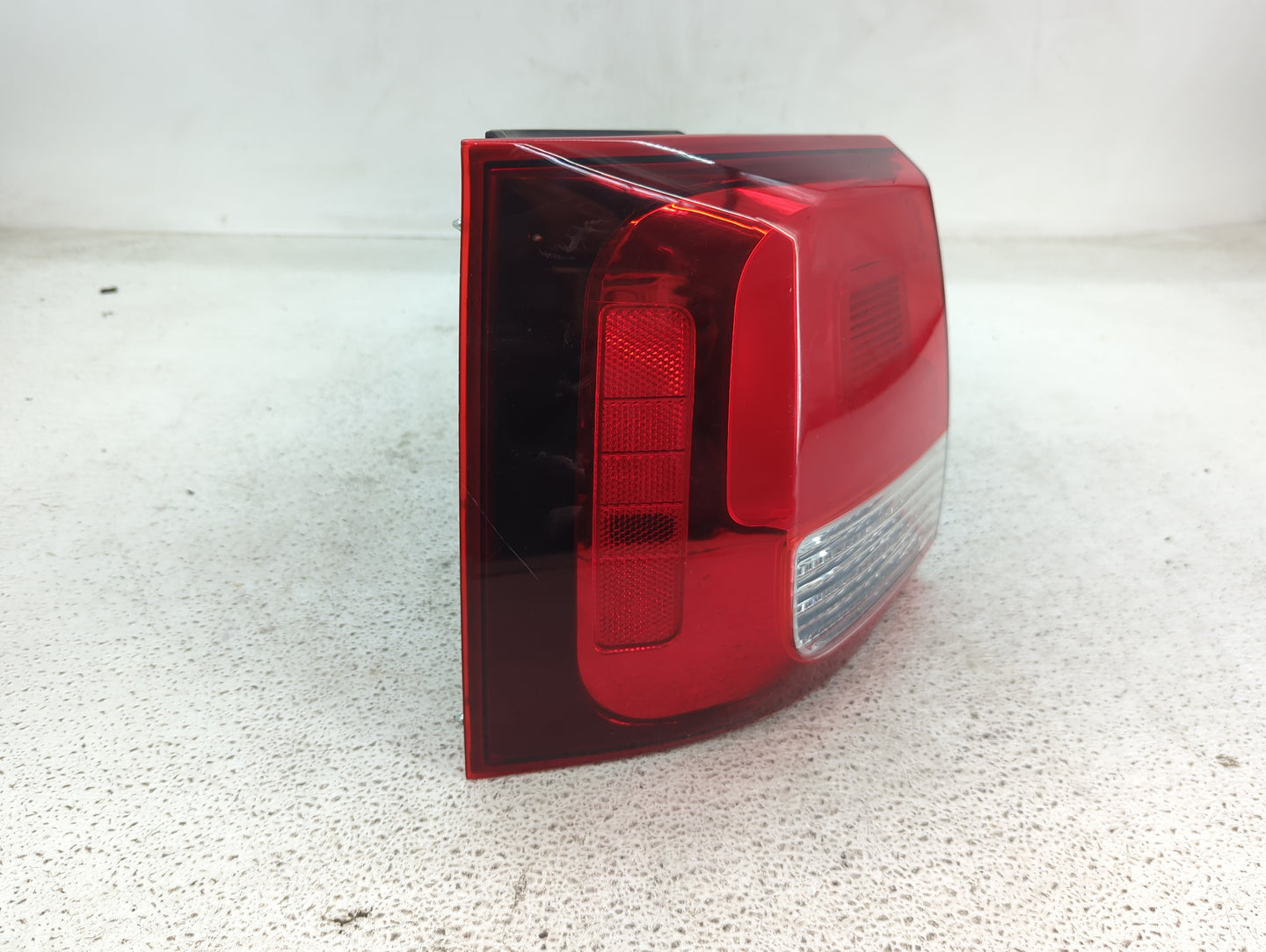 2014-2015 Kia Sorento Tail Light Assembly Driver Left OEM P/N:92401 1U500 Fits Fits 2014 2015 OEM Used Auto Parts - Oemuseda