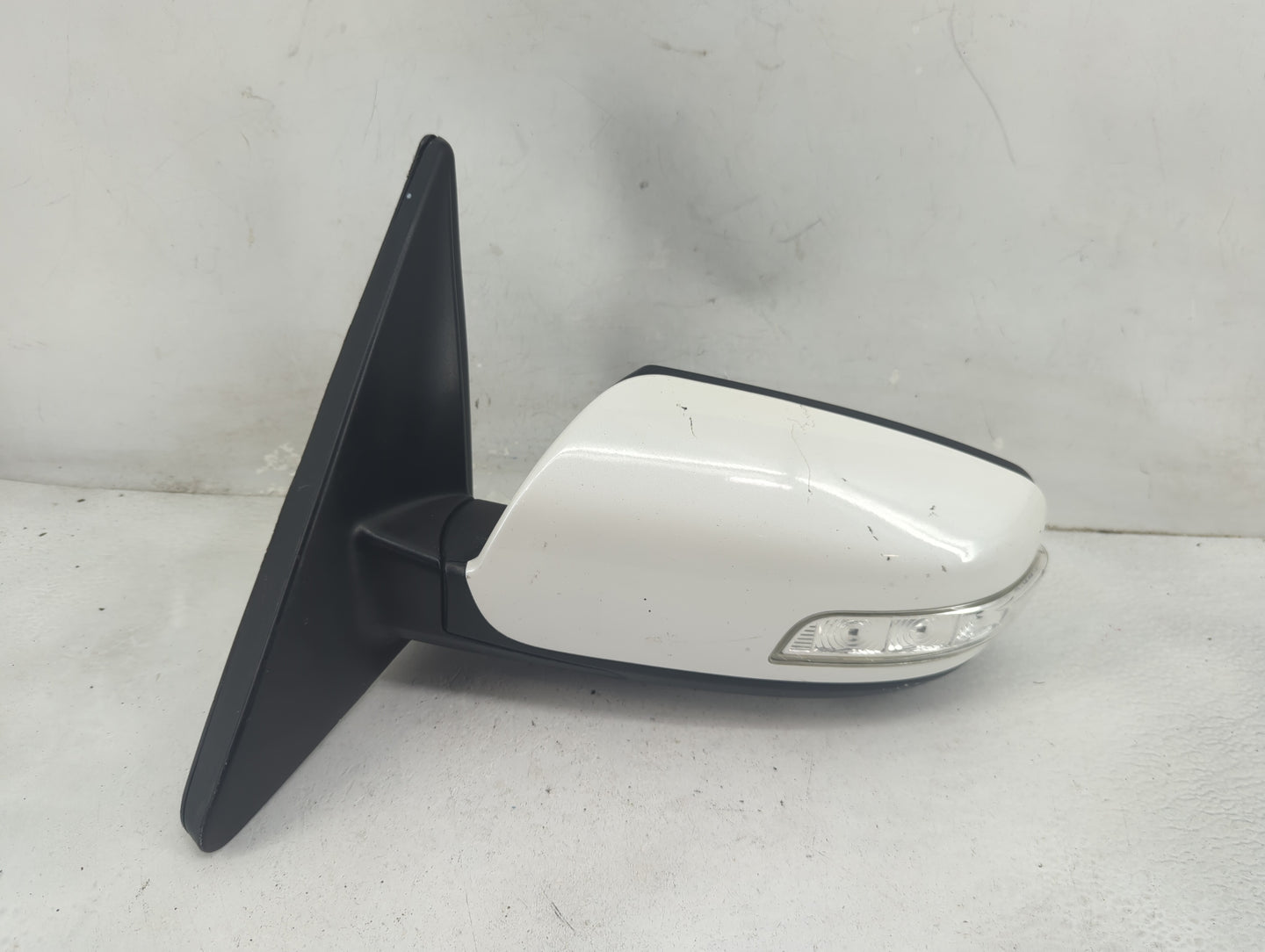 2011-2015 Kia Sorento Driver Side View Mirror - Left Door Mirror OEM Used - Oemusedautoparts1.com