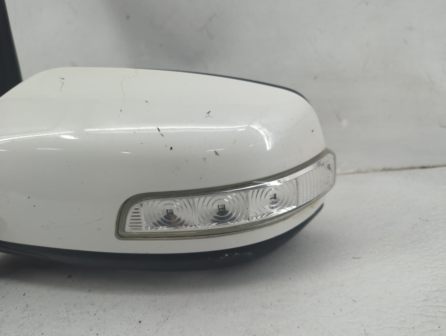 2011-2015 Kia Sorento Driver Side View Mirror - Left Door Mirror OEM Used - Oemusedautoparts1.com