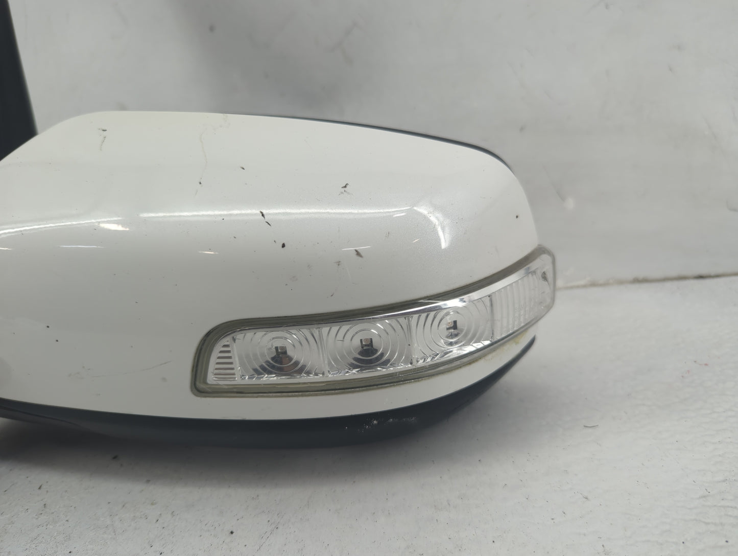 2011-2015 Kia Sorento Driver Side View Mirror - Left Door Mirror OEM Used - Oemusedautoparts1.com