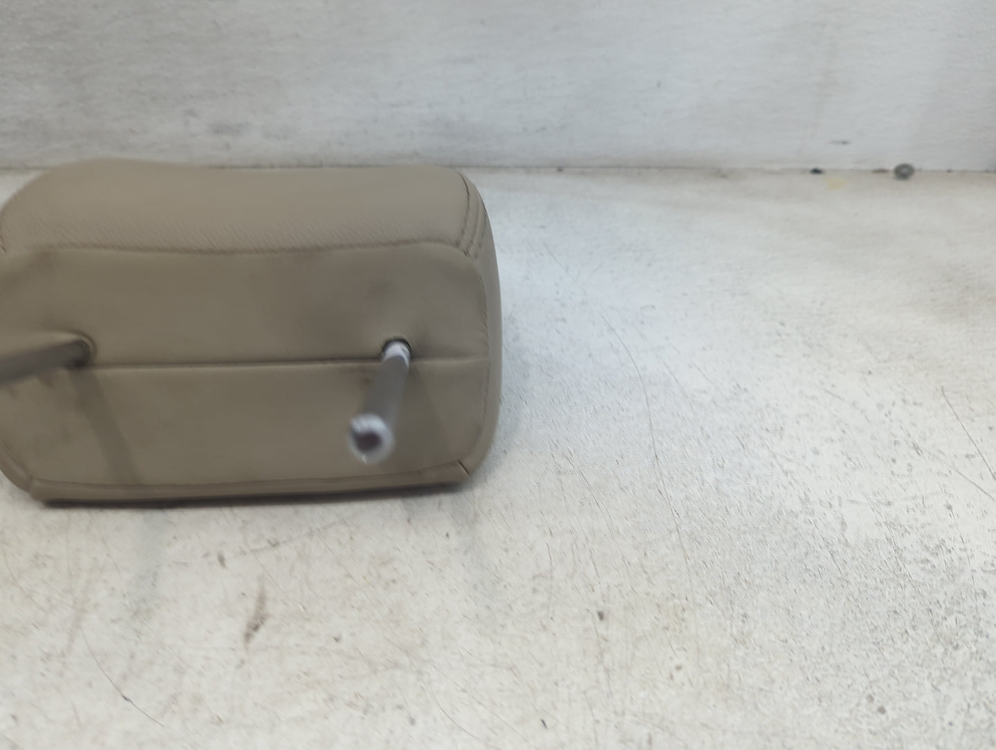 2014 Kia Sorento Headrest Head Rest Front Driver Seat Tan - Oemusedautoparts1.com