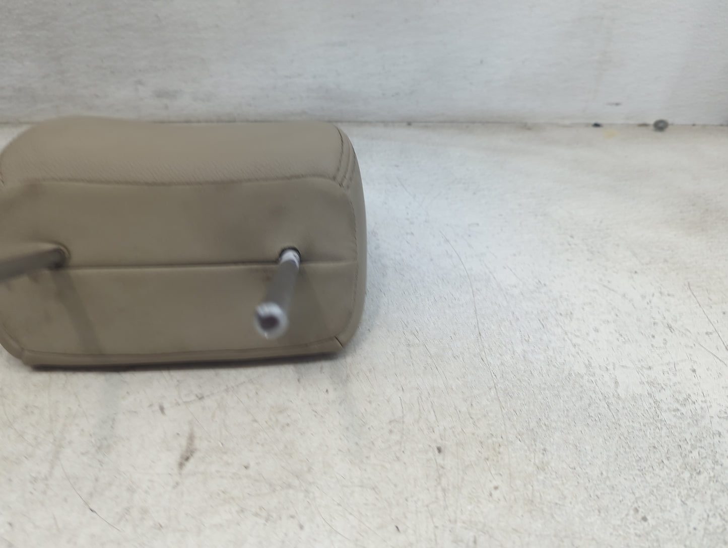 2014 Kia Sorento Headrest Head Rest Front Driver Seat Tan - Oemusedautoparts1.com