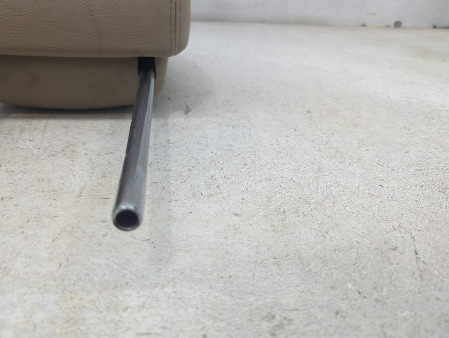 2014 Kia Sorento Headrest Head Rest Front Driver Passenger Seat Fits OEM Used Auto Parts - Oemusedautoparts1.com
