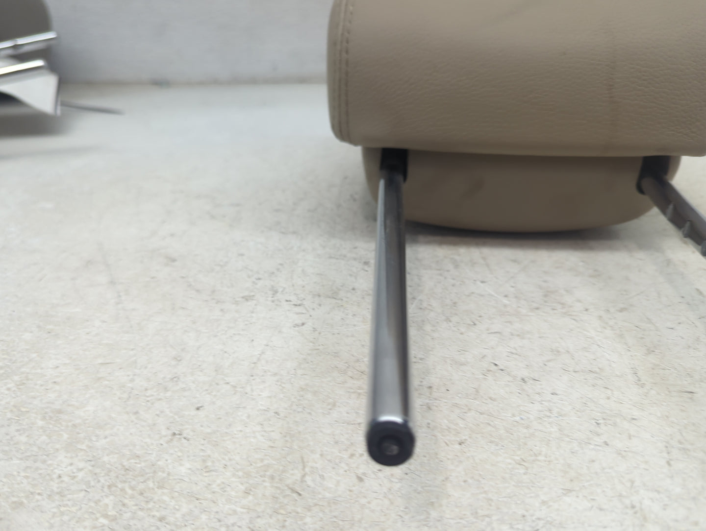 2014 Kia Sorento Headrest Head Rest Front Driver Passenger Seat Fits OEM Used Auto Parts - Oemusedautoparts1.com