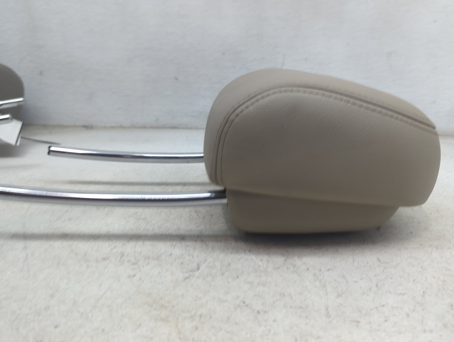 2014 Kia Sorento Headrest Head Rest Front Driver Passenger Seat Fits OEM Used Auto Parts - Oemusedautoparts1.com