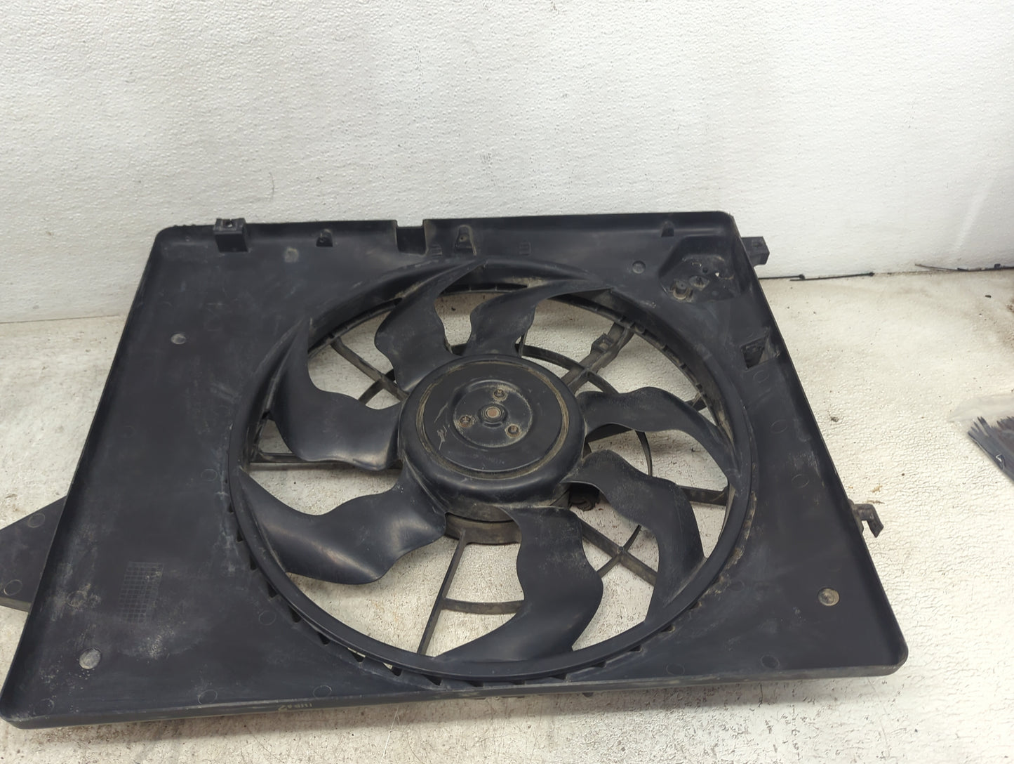 2014-2015 Kia Sorento Electric Radiator Cooling Fan Motor Assembly P/N:PA66-(GF17+M21) Fits Fits 2013 2014 2015 2016 2017 20