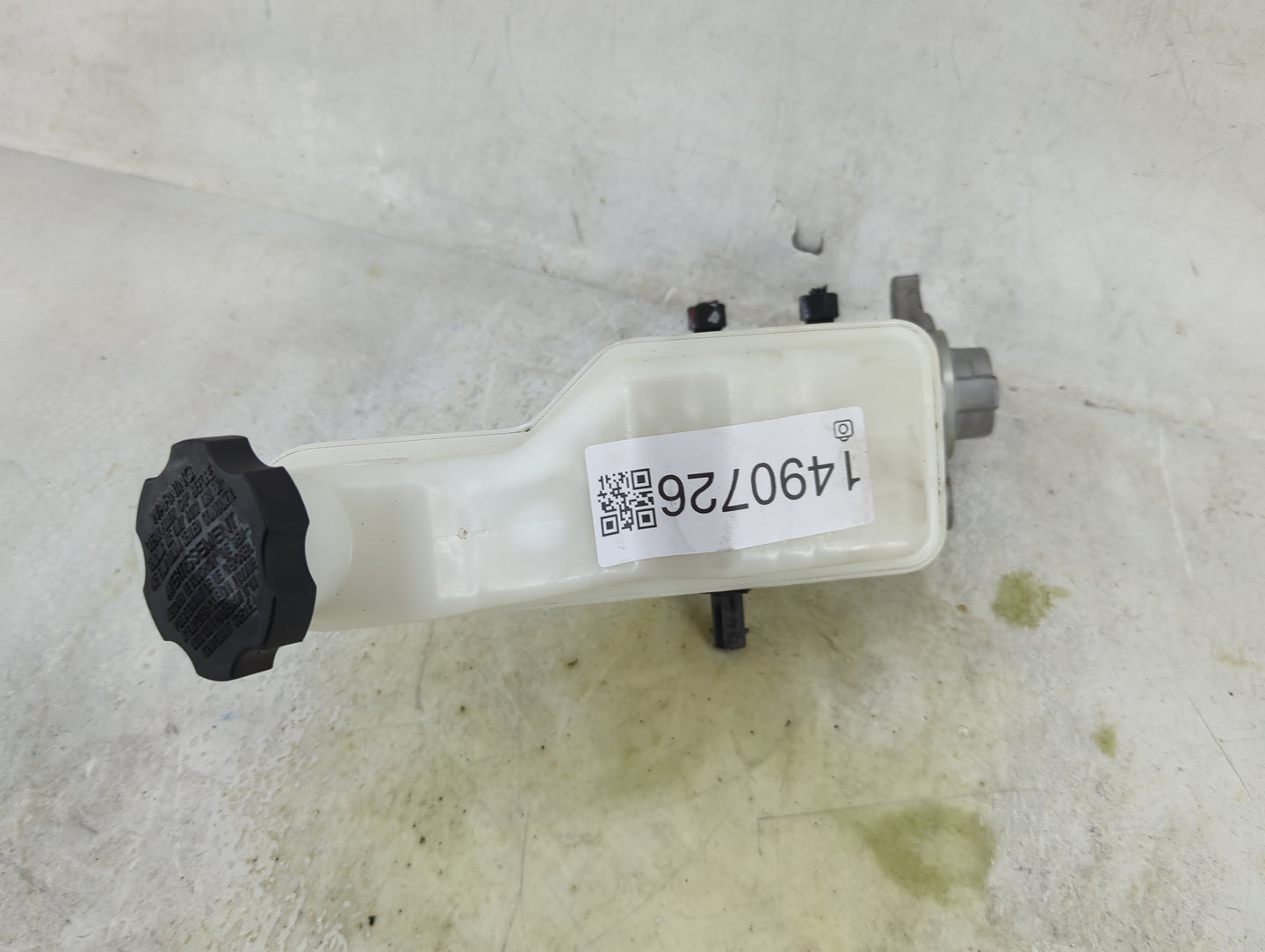 2014-2015 Kia Sorento Brake Master Cylinder 1490726 - Oemusedautoparts1.com