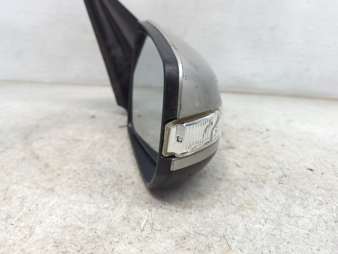 2011-2015 Kia Sorento Passenger Side View Mirror - Right Door Mirror OEM Used - Oemusedautoparts1.com