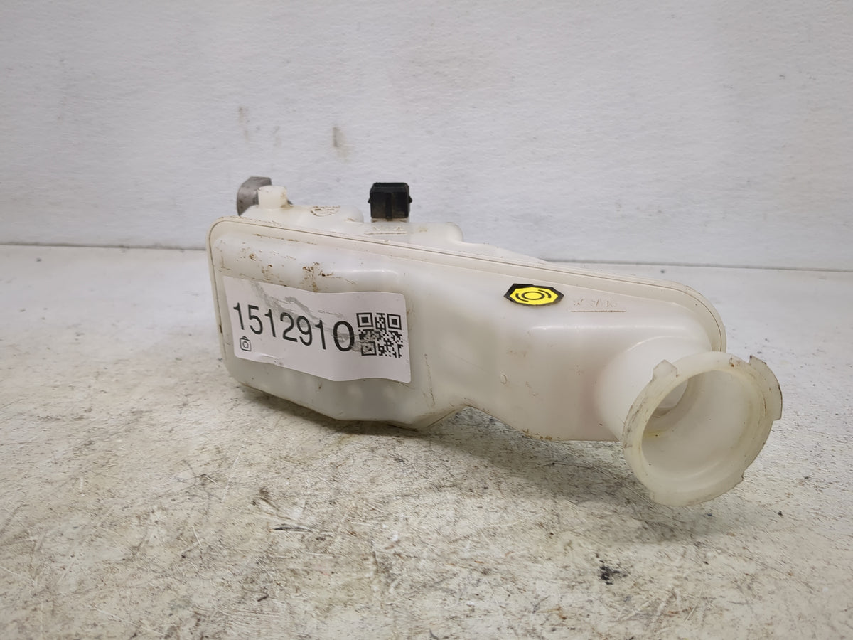 2014-2015 Kia Sorento Brake Master Cylinder 1512910 - Oemusedautoparts1.com
