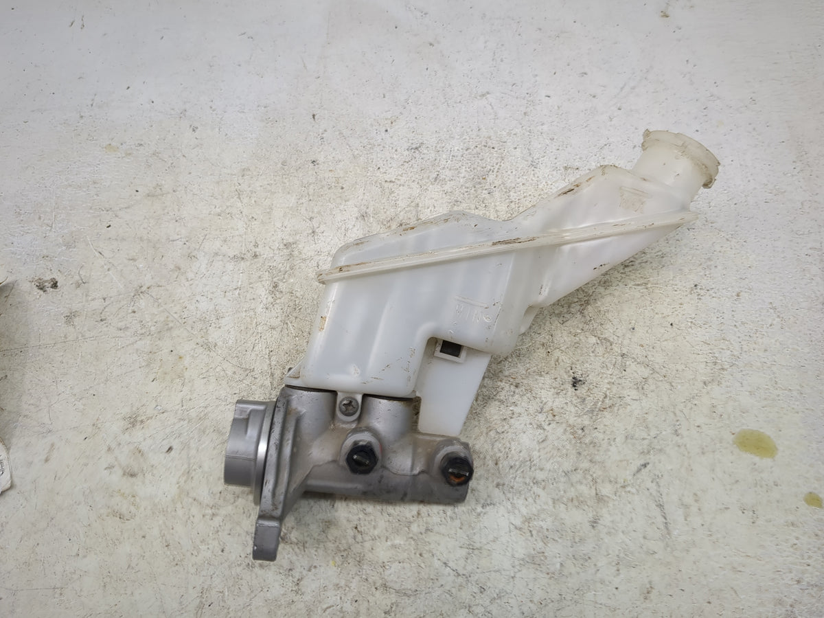 2014-2015 Kia Sorento Brake Master Cylinder 1512910 - Oemusedautoparts1.com