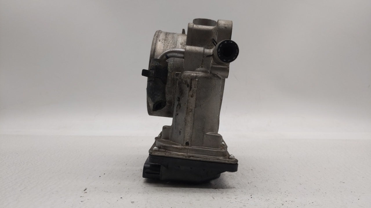 2014-2018 Kia Sorento Throttle Body P/N:35100-3CAA0 Fits Fits 2012 2013 2014 2015 2016 2017 2018 OEM Used Auto Parts - Oemus