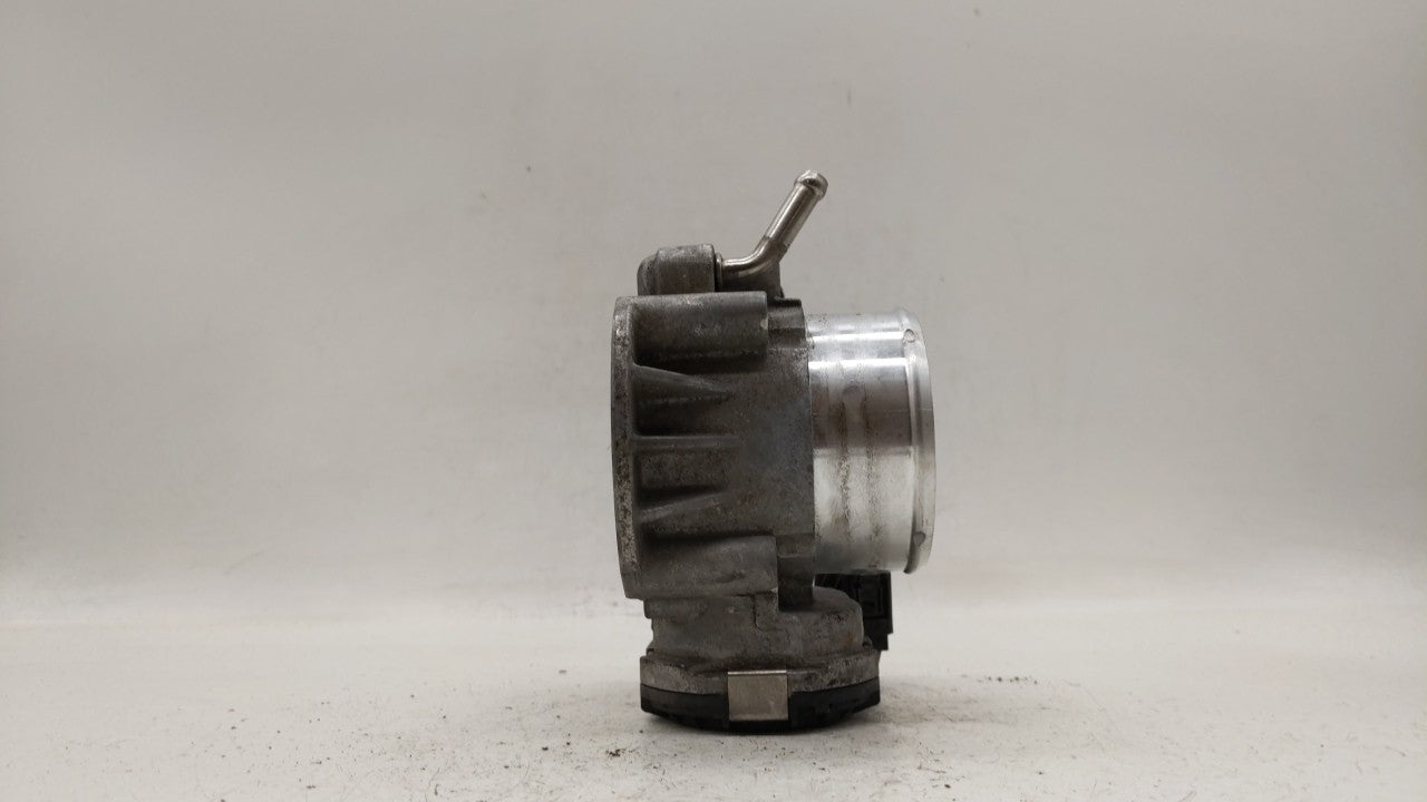 2012-2015 Kia Sorento Throttle Body P/N:35100-2G700 Fits Fits 2011 2012 2013 2014 2015 2016 OEM Used Auto Parts - Oemusedaut