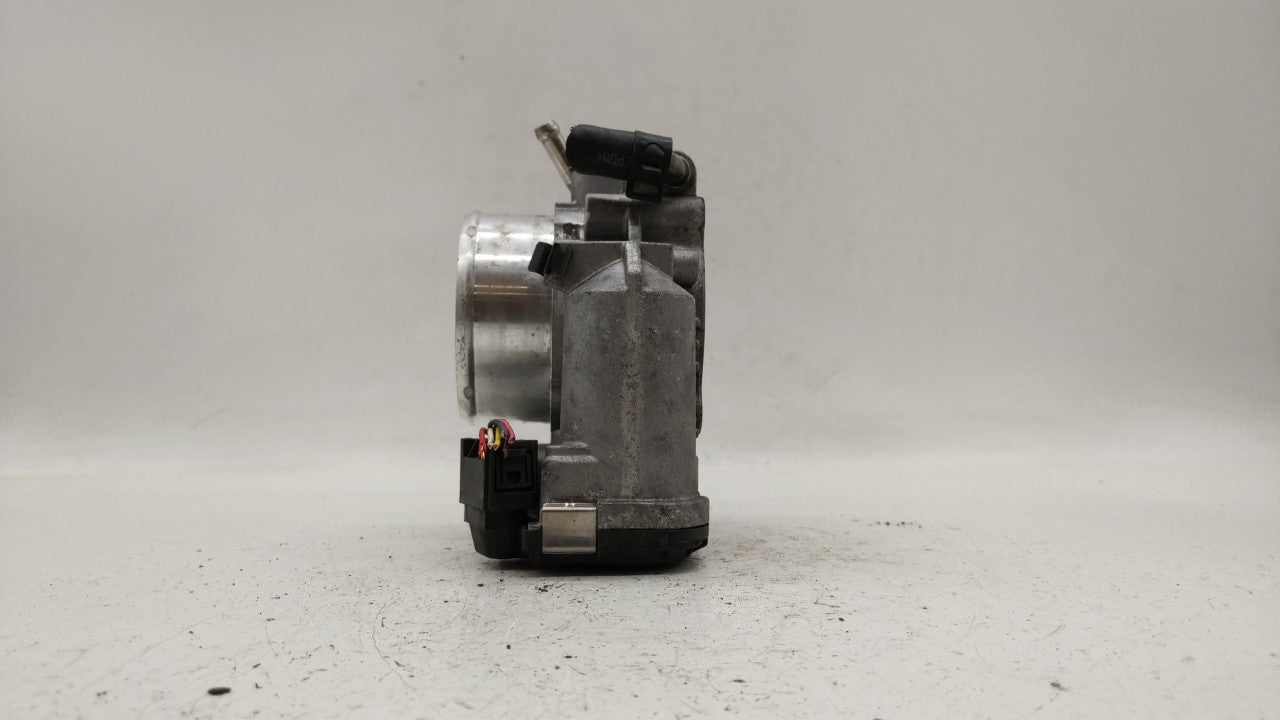 2012-2015 Kia Sorento Throttle Body P/N:35100-2G700 Fits Fits 2011 2012 2013 2014 2015 2016 OEM Used Auto Parts - Oemusedaut