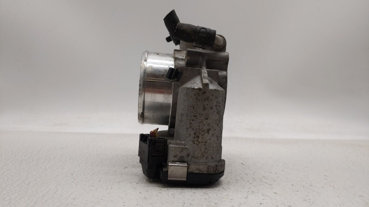 2012-2015 Kia Sorento Throttle Body P/N:35100-2G700 Fits Fits 2011 2012 2013 2014 2015 2016 OEM Used Auto Parts - Oemusedaut