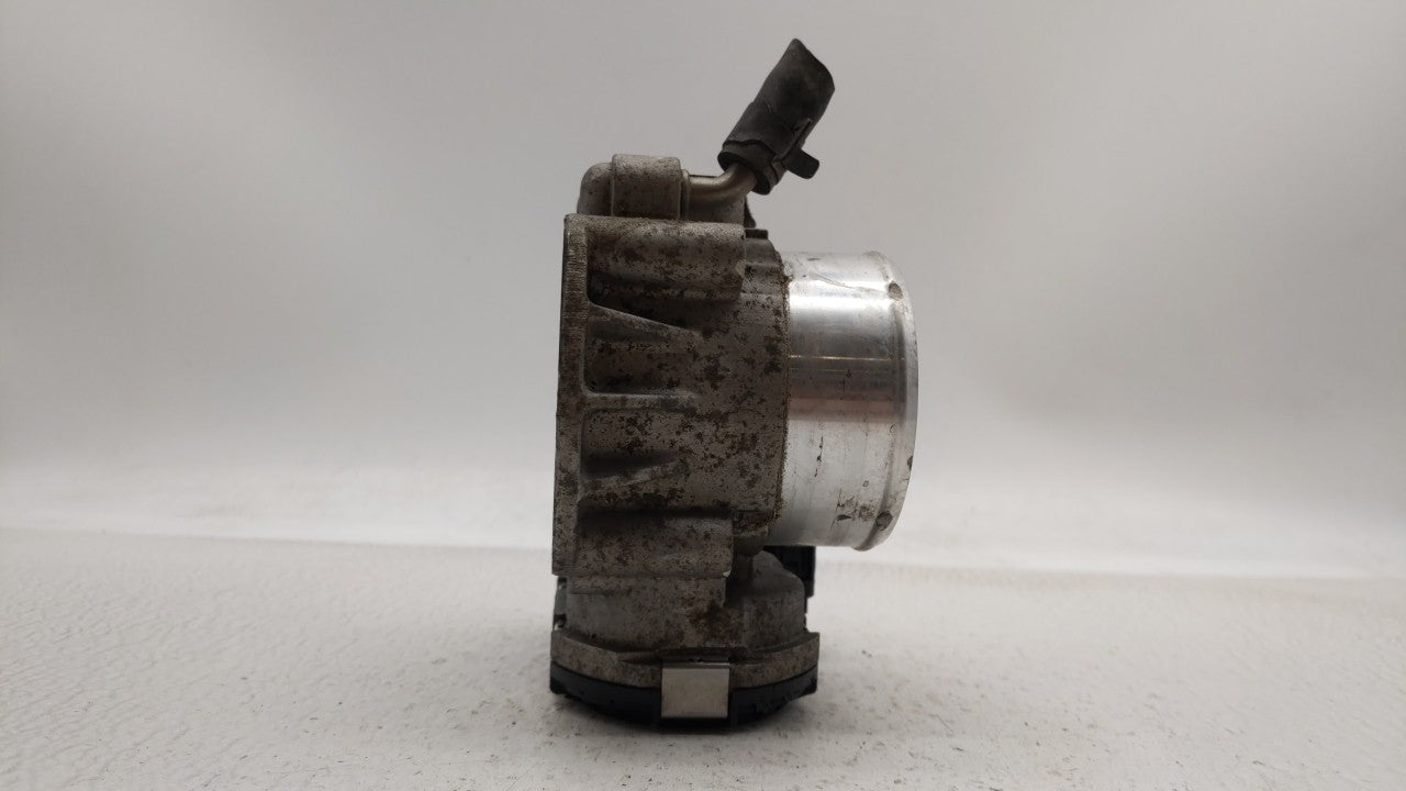 2012-2015 Kia Sorento Throttle Body P/N:35100-2G700 Fits Fits 2011 2012 2013 2014 2015 2016 OEM Used Auto Parts - Oemusedaut