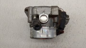 2012-2015 Kia Sorento Throttle Body P/N:35100-2G700 Fits Fits 2011 2012 2013 2014 2015 2016 OEM Used Auto Parts