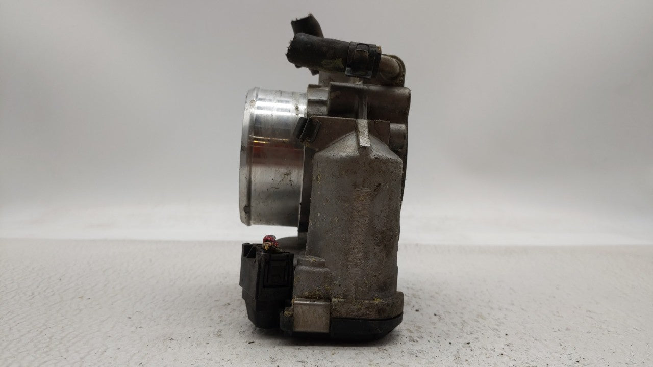 2012-2015 Kia Sorento Throttle Body P/N:35100-2G700 Fits Fits 2011 2012 2013 2014 2015 2016 OEM Used Auto Parts - Oemusedaut