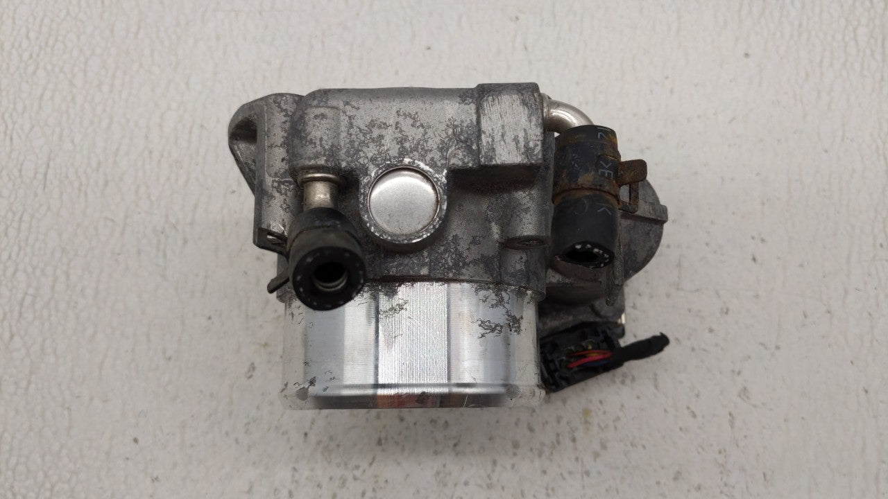 2012-2015 Kia Sorento Throttle Body P/N:35100-2G700 Fits Fits 2011 2012 2013 2014 2015 2016 OEM Used Auto Parts - Oemusedaut