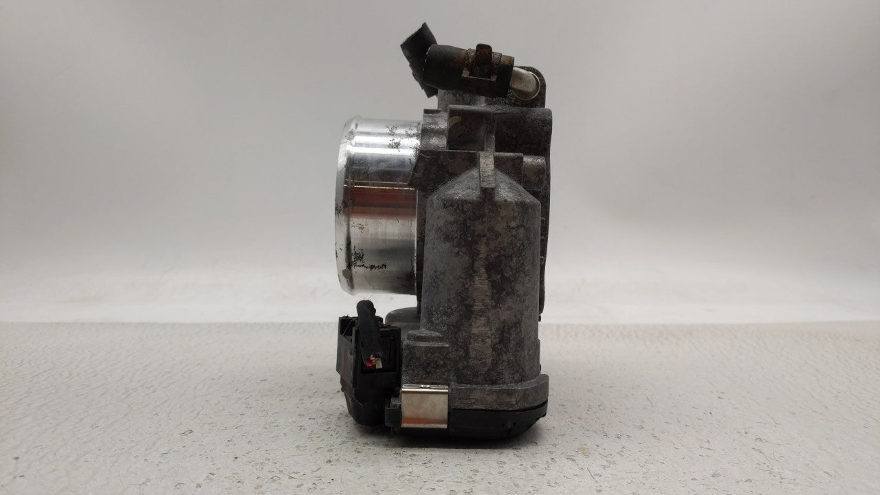 2012-2015 Kia Sorento Throttle Body P/N:35100-2G700 Fits Fits 2011 2012 2013 2014 2015 2016 OEM Used Auto Parts - Oemusedaut
