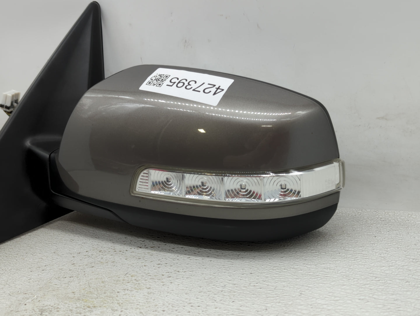 2014-2015 Kia Sorento Driver Side View Mirror - Left Door Mirror OEM Used - Oemusedautoparts1.com