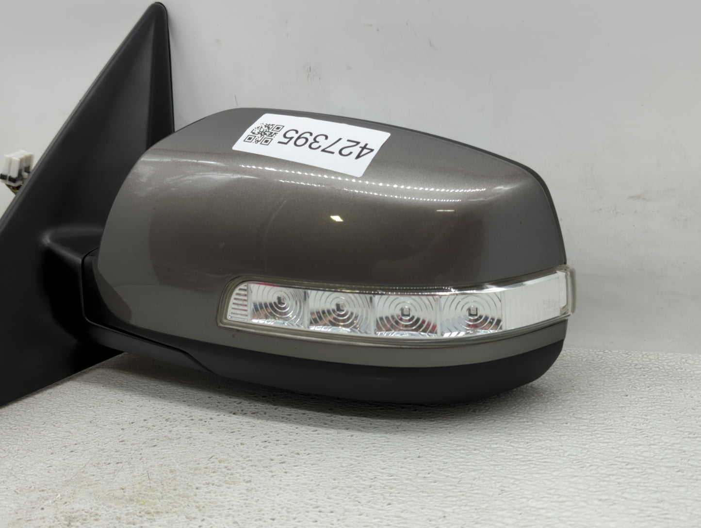 2014-2015 Kia Sorento Driver Side View Mirror - Left Door Mirror OEM Used - Oemusedautoparts1.com