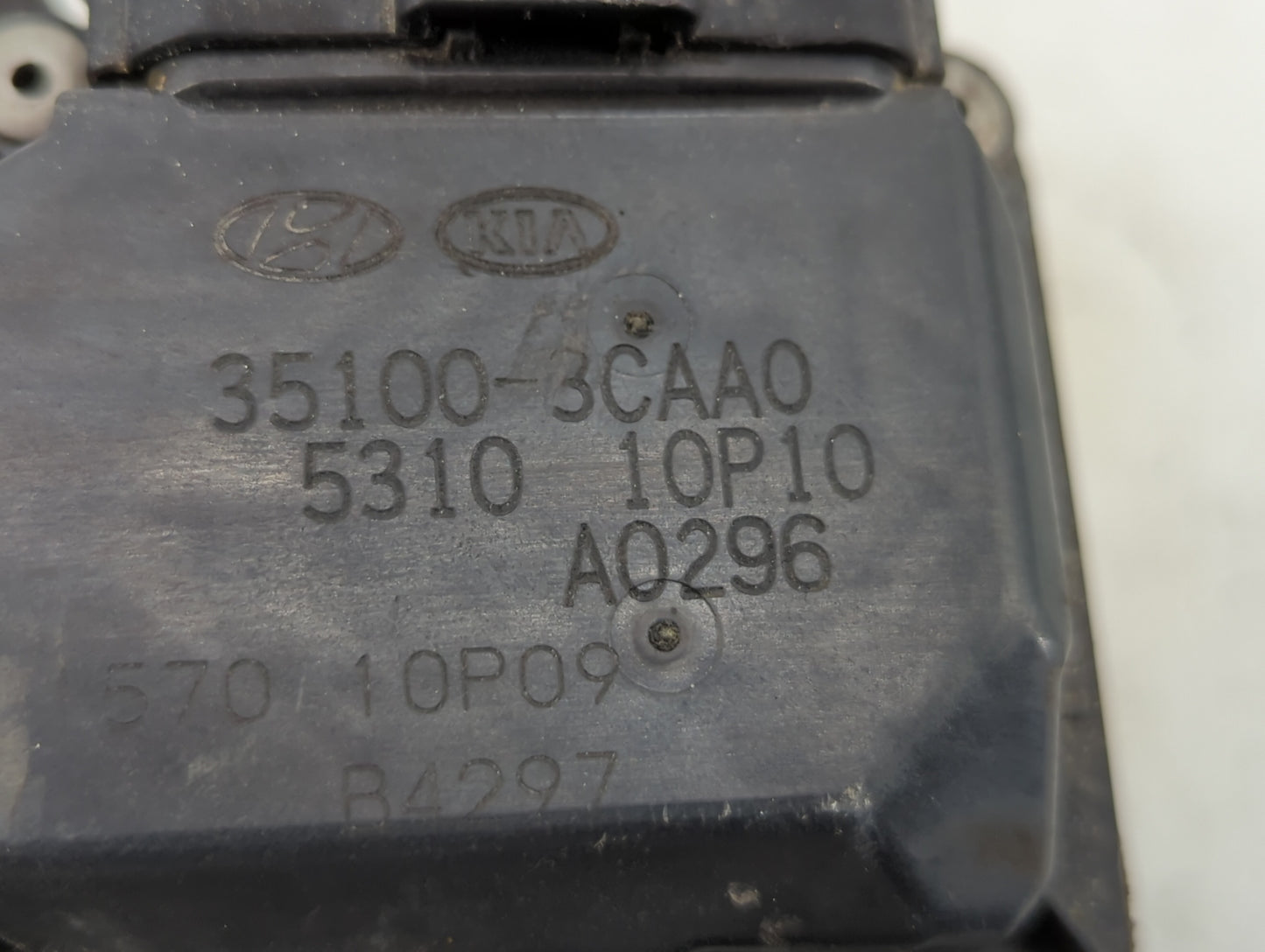 2014-2018 Kia Sorento Throttle Body P/N:35100-3CAA0 Fits Fits 2012 2013 2014 2015 2016 2017 2018 OEM Used Auto Parts - Oemus