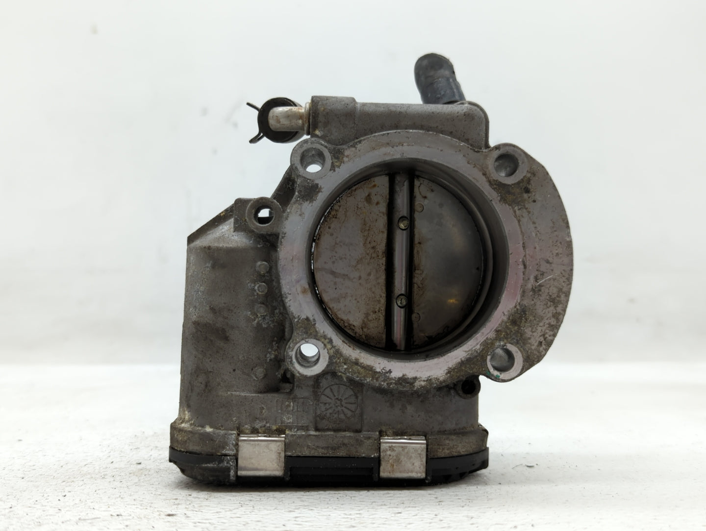 2012-2015 Kia Sorento Throttle Body P/N:35100-2G700 Fits Fits 2011 2012 2013 2014 2015 2016 OEM Used Auto Parts - Oemusedaut