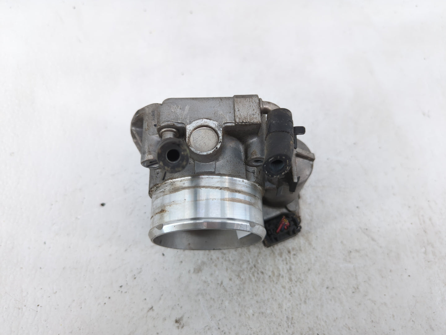 2012-2015 Kia Sorento Throttle Body P/N:35100-2G700 Fits Fits 2011 2012 2013 2014 2015 2016 OEM Used Auto Parts - Oemusedaut