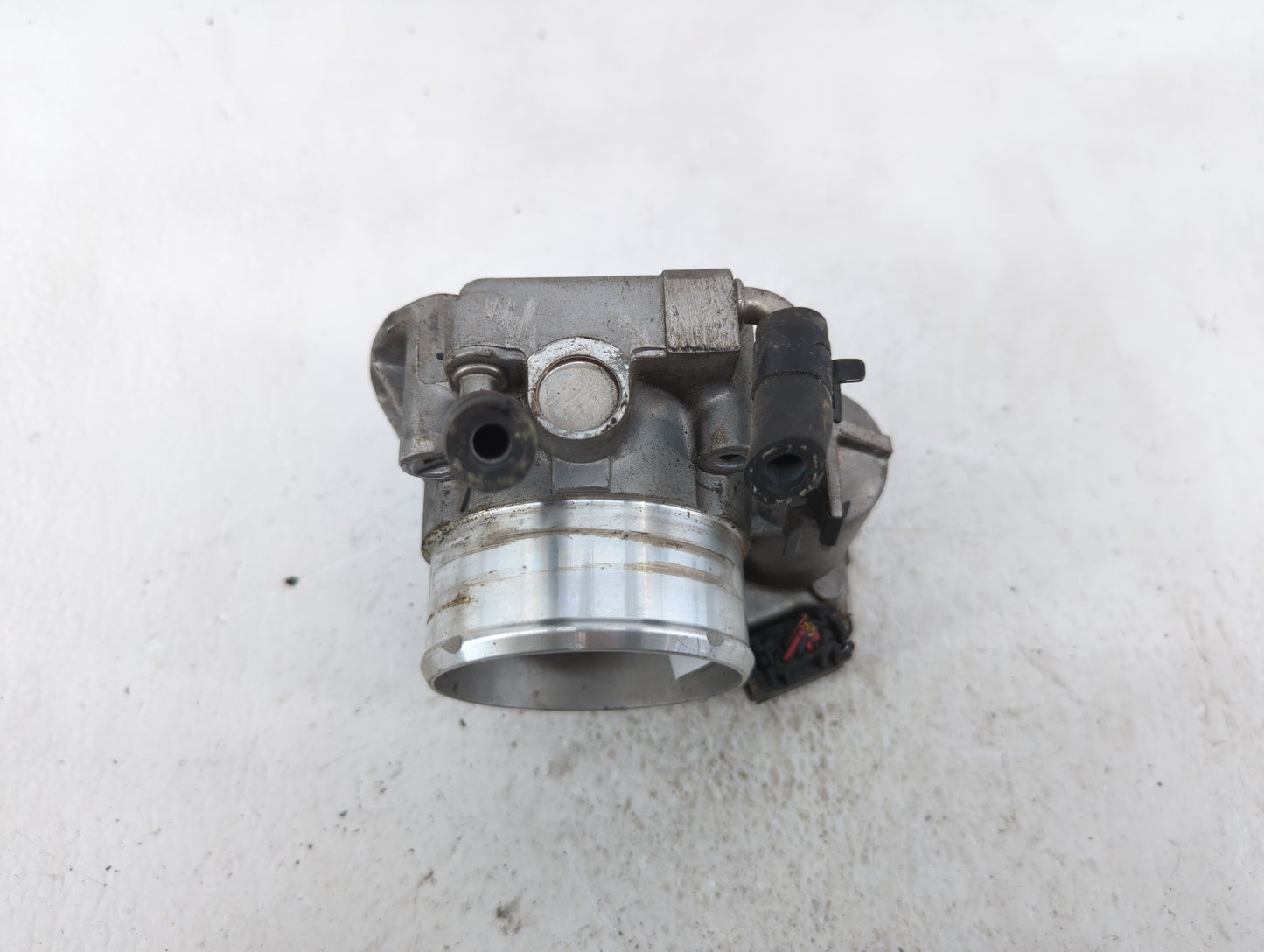 2012-2015 Kia Sorento Throttle Body P/N:35100-2G700 Fits Fits 2011 2012 2013 2014 2015 2016 OEM Used Auto Parts - Oemusedaut