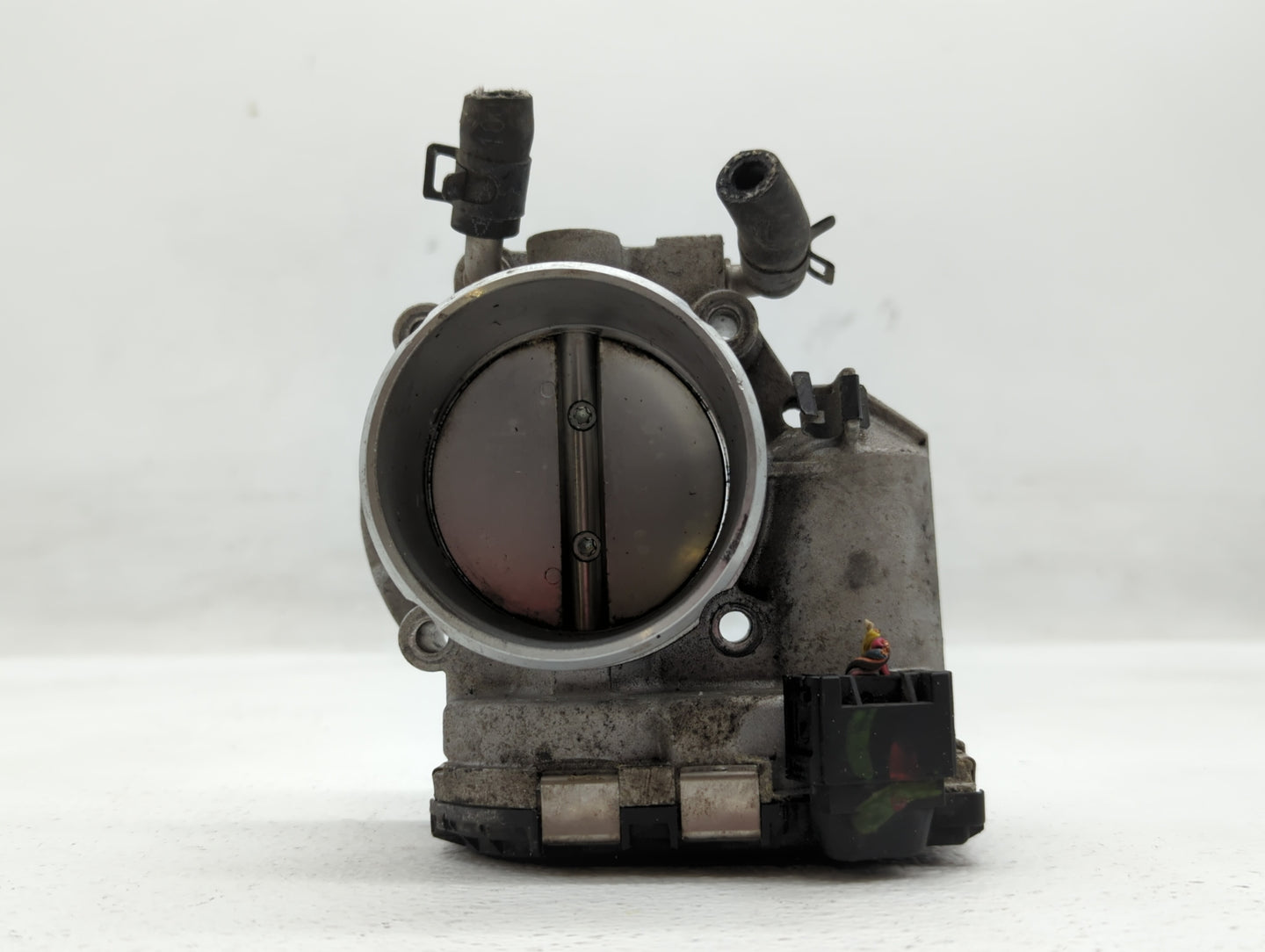 2012-2015 Kia Sorento Throttle Body P/N:35100-2G700 Fits Fits 2011 2012 2013 2014 2015 2016 OEM Used Auto Parts - Oemusedaut