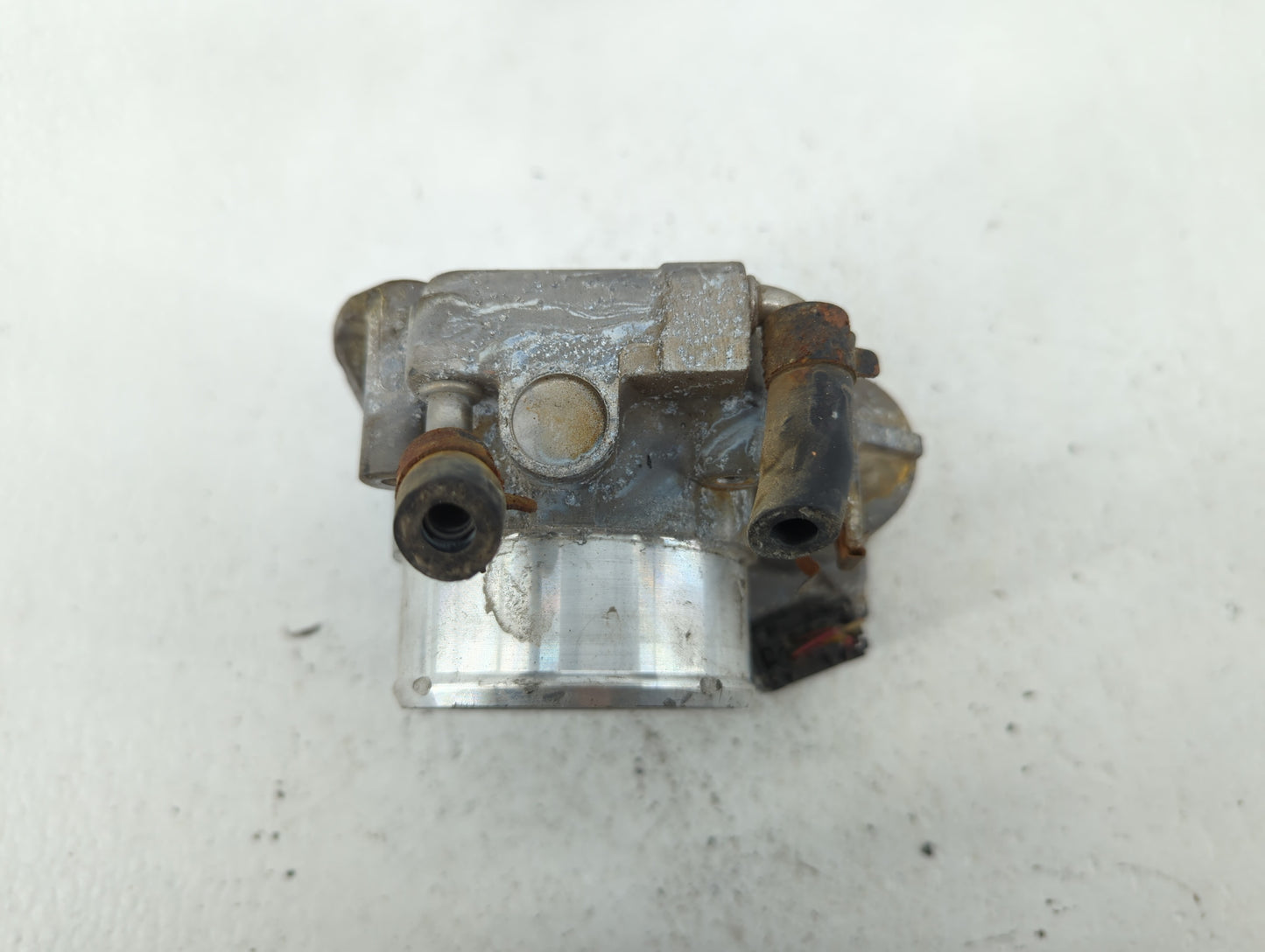 2012-2015 Kia Sorento Throttle Body P/N:35100-2G700 Fits Fits 2011 2012 2013 2014 2015 2016 OEM Used Auto Parts - Oemusedaut