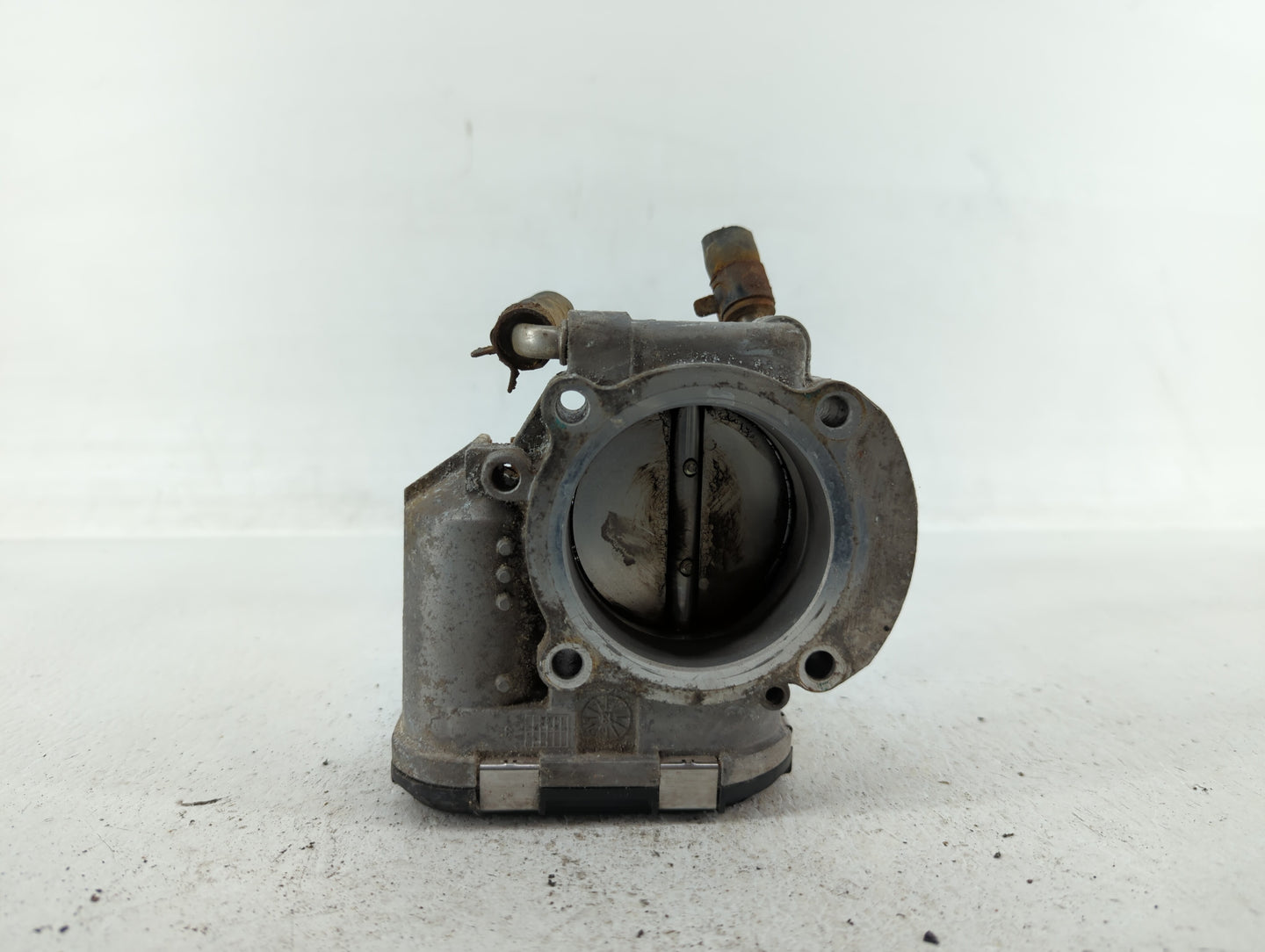 2012-2015 Kia Sorento Throttle Body P/N:35100-2G700 Fits Fits 2011 2012 2013 2014 2015 2016 OEM Used Auto Parts - Oemusedaut