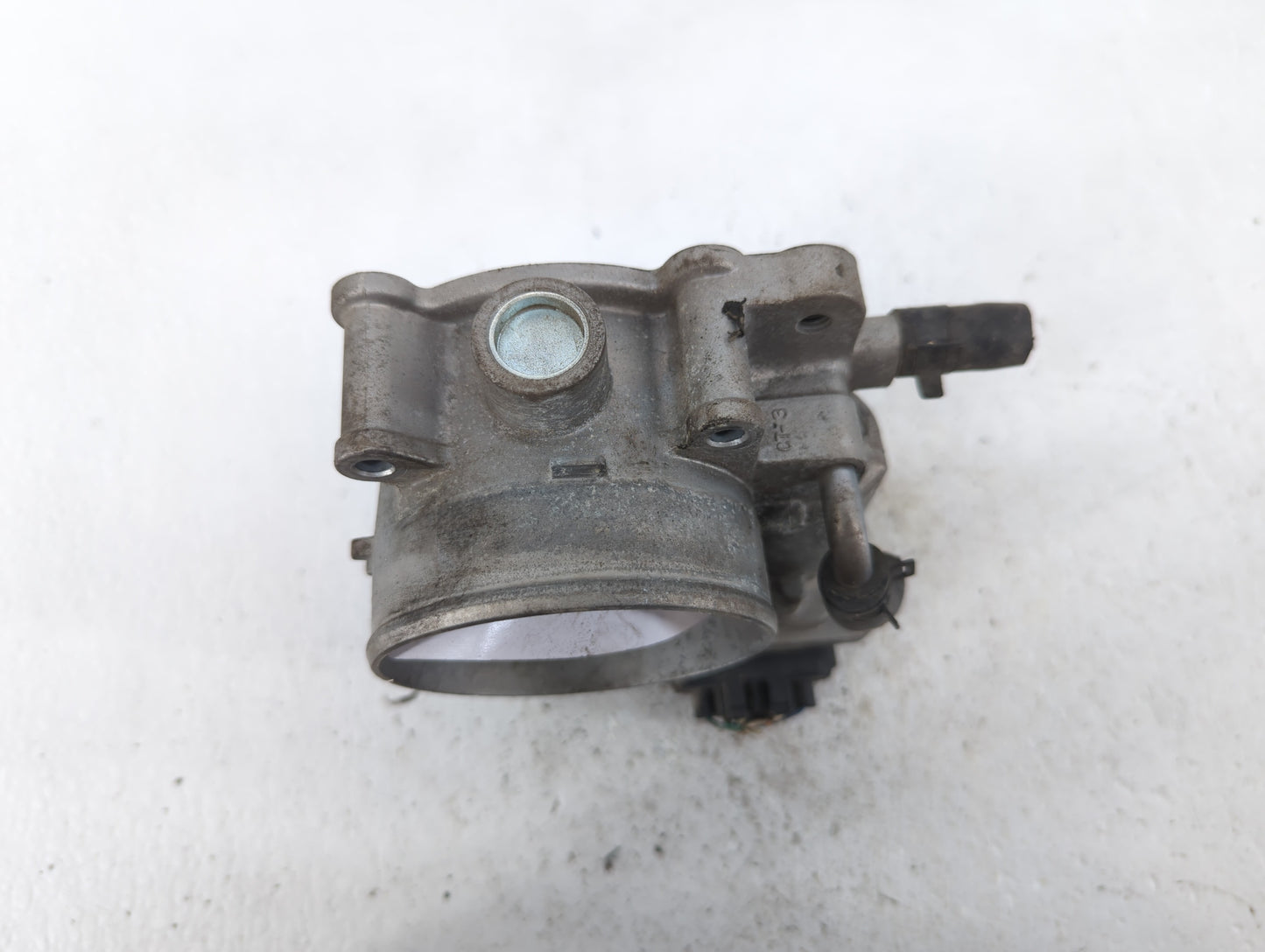 2014-2018 Kia Sorento Throttle Body P/N:35100-3CAA0 Fits Fits 2012 2013 2014 2015 2016 2017 2018 OEM Used Auto Parts - Oemus