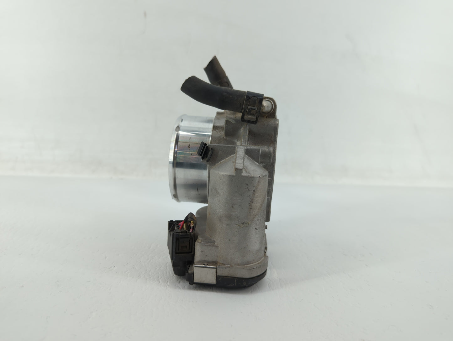 2012-2015 Kia Sorento Throttle Body P/N:35100-2G700 Fits Fits 2011 2012 2013 2014 2015 2016 OEM Used Auto Parts - Oemusedaut